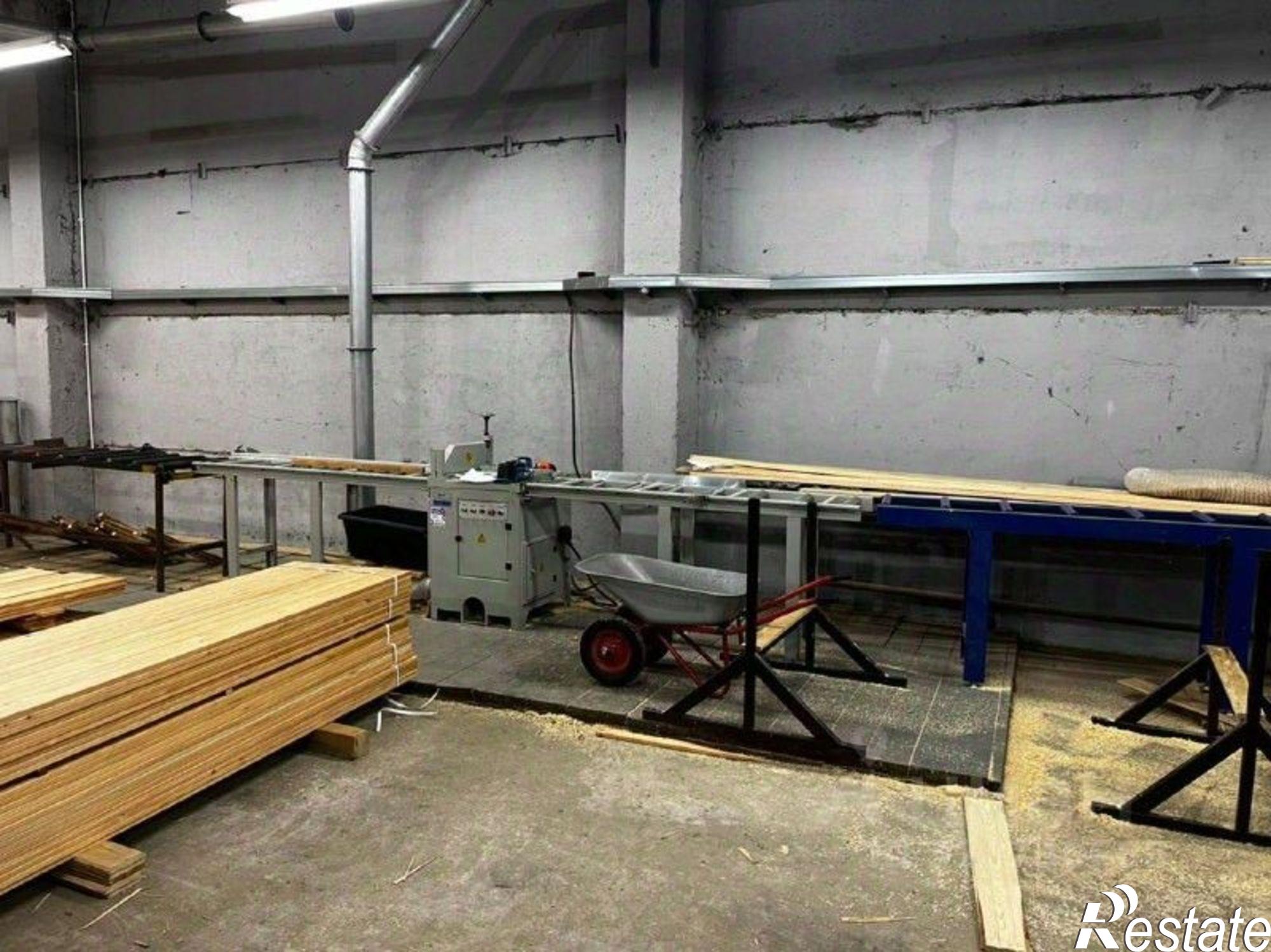 Купить производственную площадь за 100 001 000 рублей на Горный пер