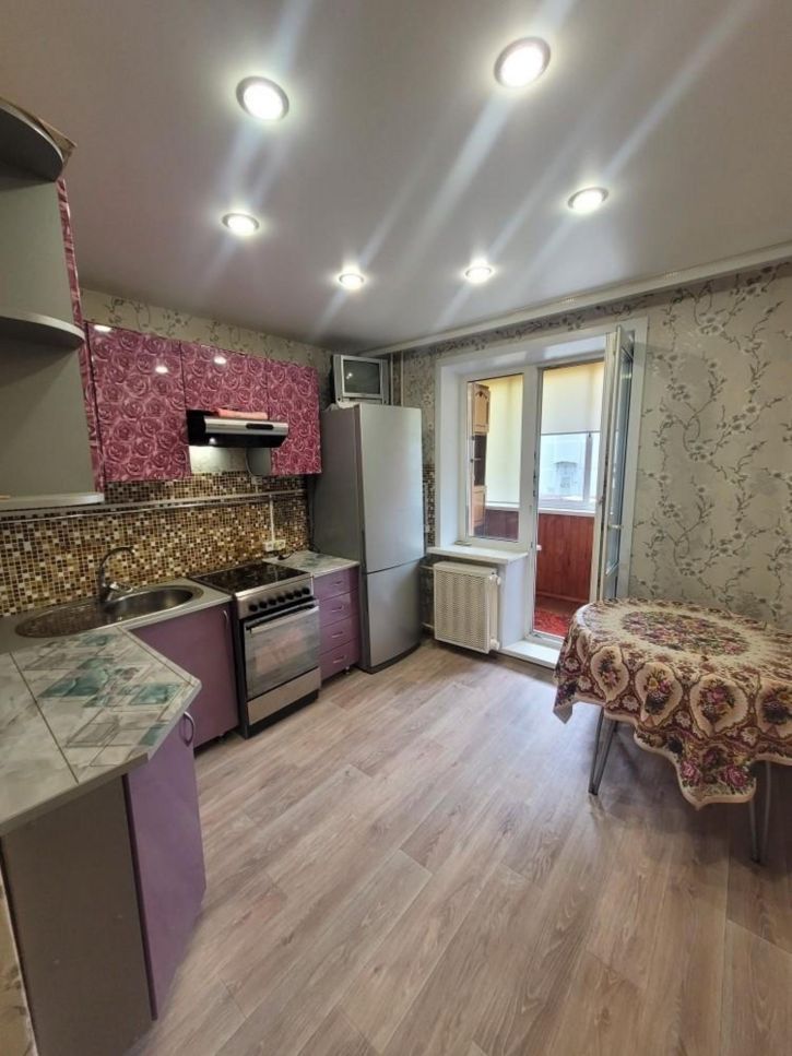 3-комн квартира Дружбы Народов пр-кт, 90