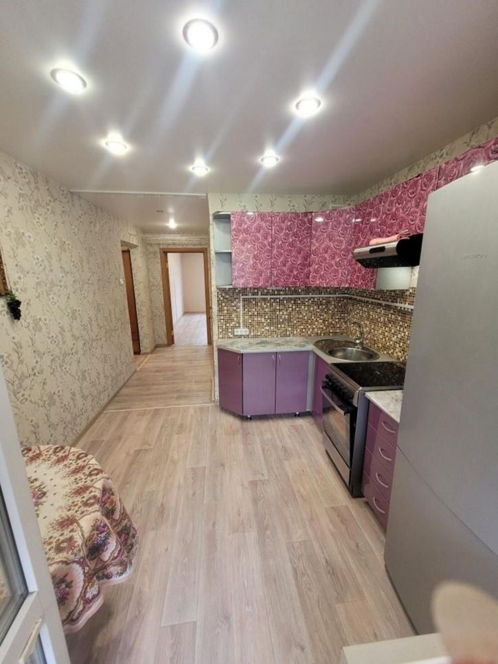 3-комн квартира Дружбы Народов пр-кт, 90