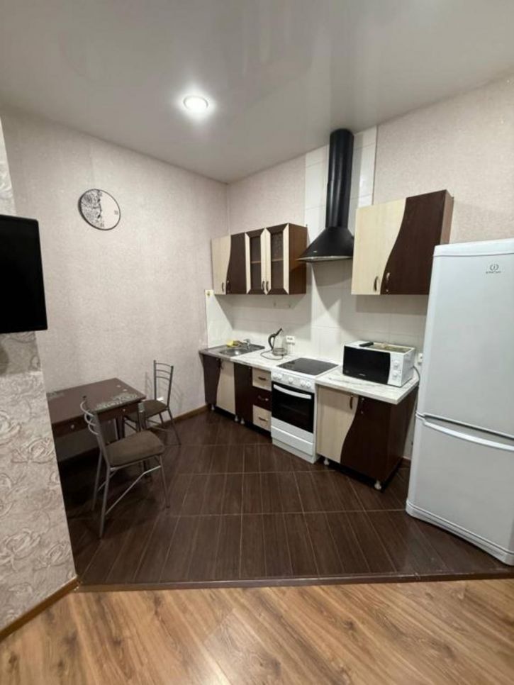 1-комн квартира -, 27