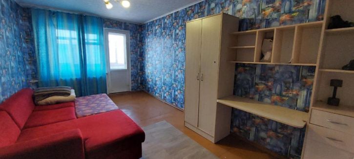 4-комн квартира 4-й микрорайон, 32 б