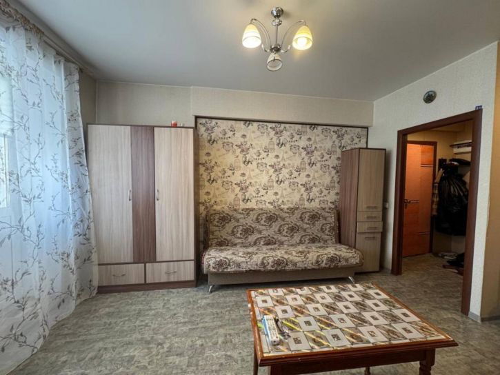 1-комн квартира -, 180