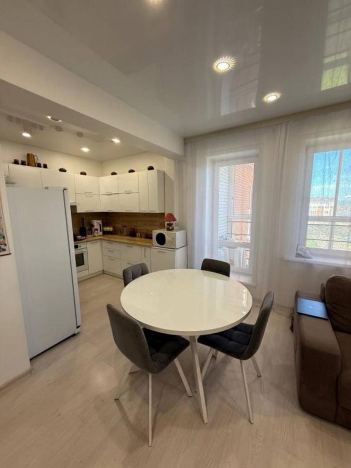 2-комн квартира Современник мкр, 24