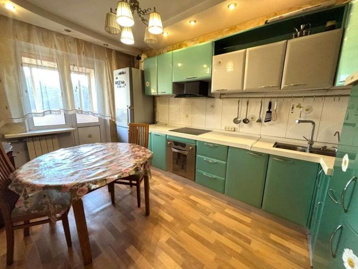 3-комн квартира 1-й микрорайон, 43