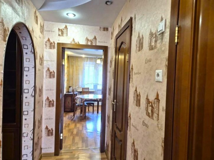 3-комн квартира 1-й микрорайон, 43