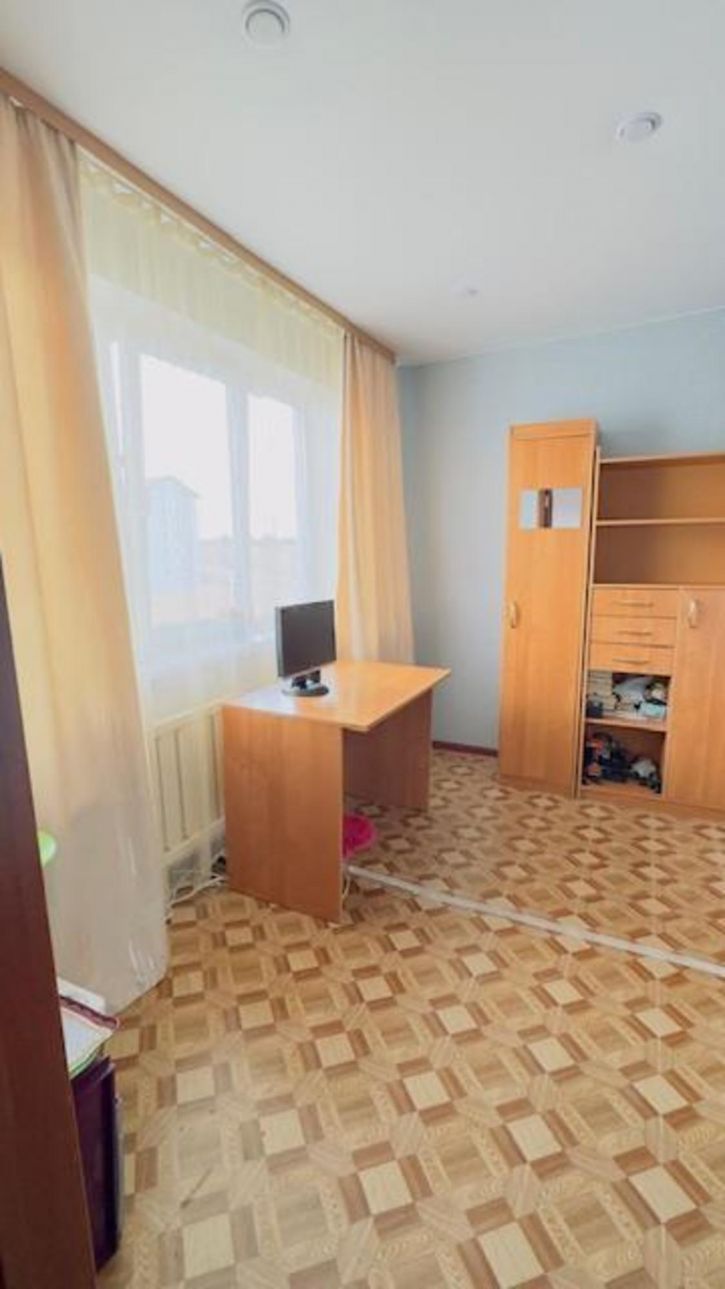 4-комн квартира -, 25