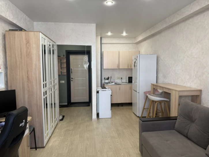 1-комн квартира -, 220