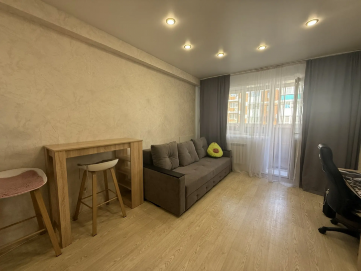 1-комн квартира -, 220