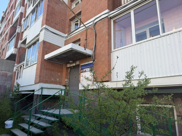 1-комн квартира -, 220