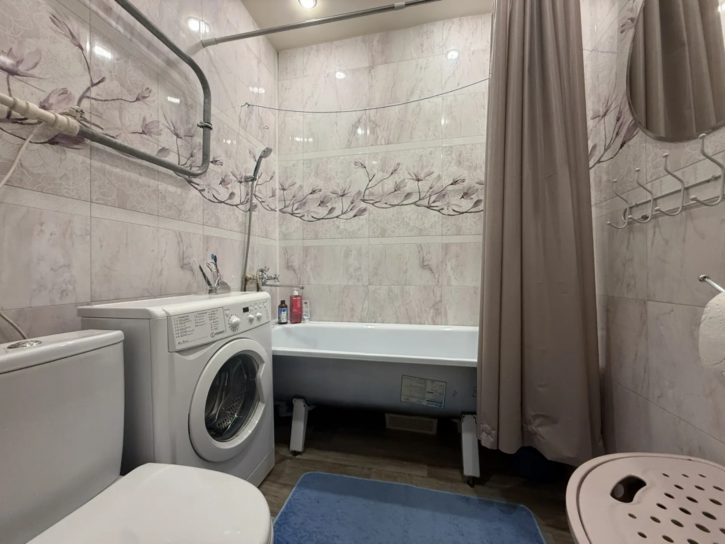 1-комн квартира -, 220