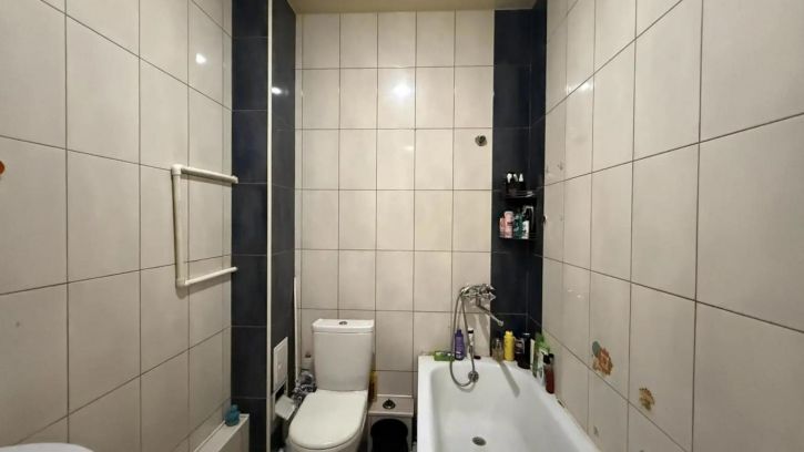 1-комн квартира -, 83