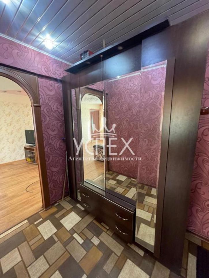 4-комн квартира микрорайон Угольщиков, 20