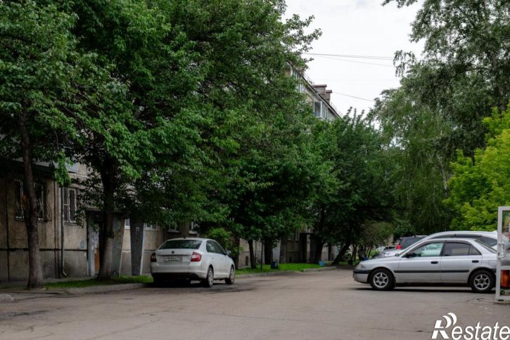 2-комн квартира 1-й микрорайон, 13