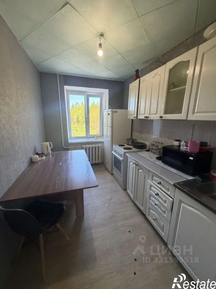3-комн квартира пр-кт Дружбы Народов, 37,  д. 37