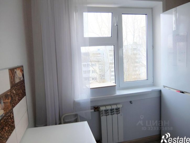 3-комн квартира ул Романтиков, 1,  д. 1
