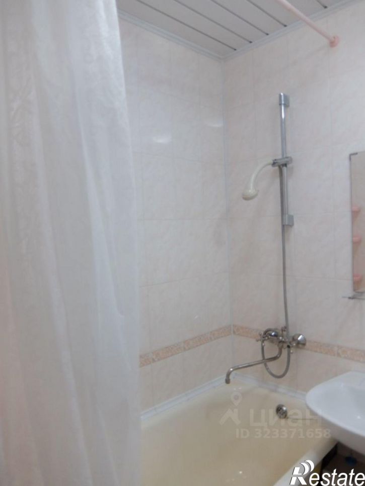 3-комн квартира ул Романтиков, 1,  д. 1